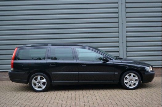 Volvo V70 - 2.4 D5 Geartronic Comfort Line AUT. AIRCO LEDER LM-VELGEN + INRUIL MOGELIJK - 1