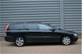 Volvo V70 - 2.4 D5 Geartronic Comfort Line AUT. AIRCO LEDER LM-VELGEN + INRUIL MOGELIJK - 1 - Thumbnail