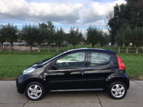 Peugeot 107 - 1.0-12V Sublime 77DKM 5DRS/AIRCO/ELEK PAK/RADIO-CD/NWE APK/NAP - 1