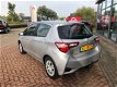Toyota Yaris - 1.0 VVT-i Aspiration *Navigatie*Cruise Control*Trekhaak*Climate Control - 1 - Thumbnail