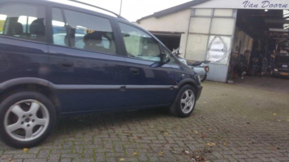 Opel Zafira - 1.6-16V Comfort - 1