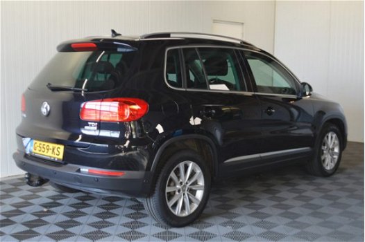 Volkswagen Tiguan - 2.0 TDI Sport&Style // PANO LEER TREKHAAK CRUISE CLIMA PDC - 1