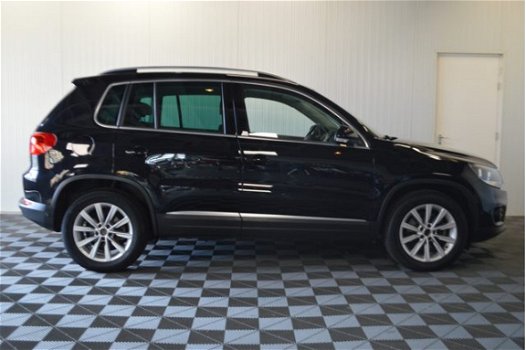 Volkswagen Tiguan - 2.0 TDI Sport&Style // PANO LEER TREKHAAK CRUISE CLIMA PDC - 1