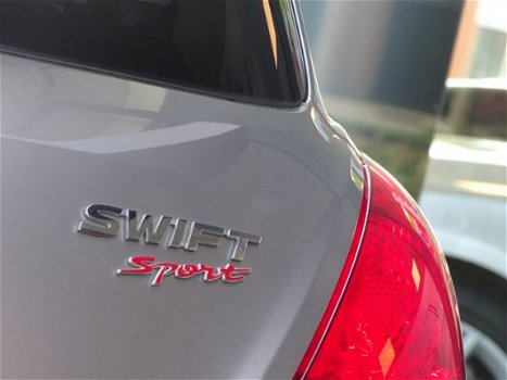 Suzuki Swift - 1.6 Sport Xenon Sportstoelen Keyless Cruise Clima etc - 1