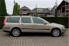 Volvo V70 - 2.4 T Ocean Race Aut ECC Schuifdak Cruise Stoelverw LMV Trekhaak Zeer nette