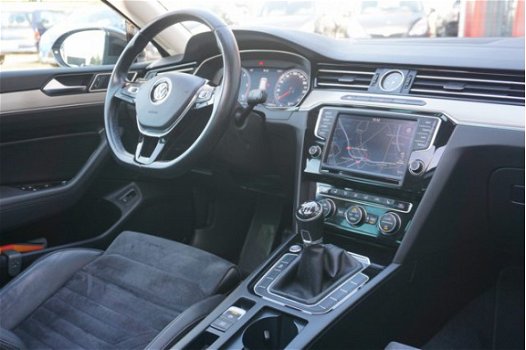 Volkswagen Passat Variant - 2.0 TDI Business Edition R | Panoramadak | Adaptive cruise - 1