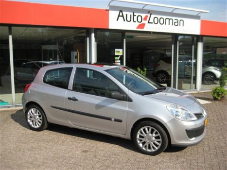 Renault Clio - 1.4 16V Special line - 1