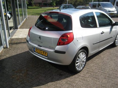 Renault Clio - 1.4 16V Special line - 1