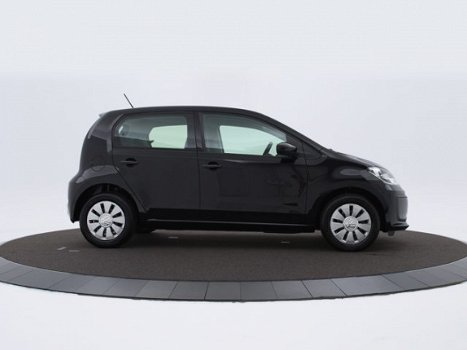 Volkswagen Up! - 1.0 BMT move up Executive pakket | Airco | Navi Dock | Lichtsensor €1.000, - inruil - 1