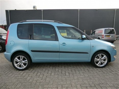 Skoda Roomster - 1.2 TSI Style BOVAG/Climat/Navi/PDC/Pano/LM - 1