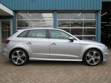 Audi A3 Sportback - 1.2 Tfsi S-Line / 38.741km / 18 Inch / Inparkeerhulp / Xenon / Incl 6 maand BOVA - 1