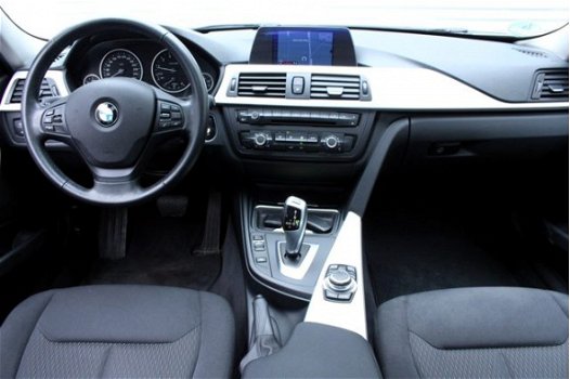 BMW 3-serie - 320i xDrive Executive AUT SCHUIFDAK NAVI XENON BT PDC '12 - 1