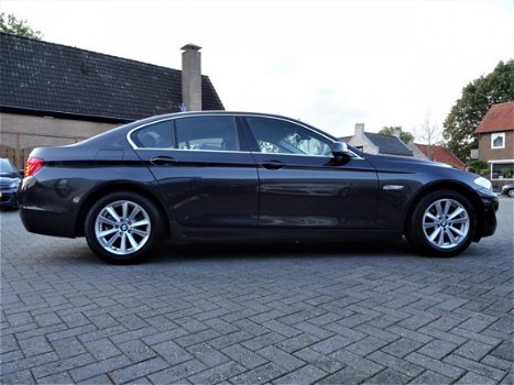 BMW 5-serie - 523i High Executive | Xenon | Navigatie | Perfect onderhouden | 6 cilinder | Automaat - 1