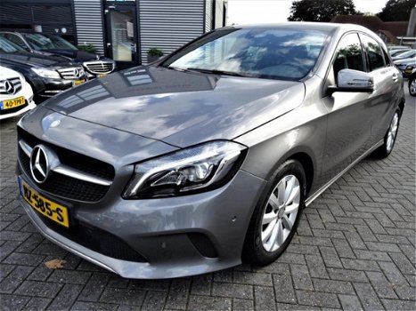 Mercedes-Benz A-klasse - 180 d Lease Edition | AMG Styling | Groot Navigatie | Xenon / LED | 1e eig - 1