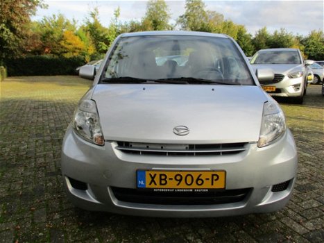 Daihatsu Sirion 2 - 1.0-12V Trend - 1