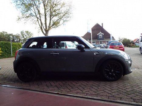 Mini Mini Cooper - 1.5 Chili Serious Business XENON-NAVI-KEYLESS-BOVAG-NAP-BOEKJES - 1