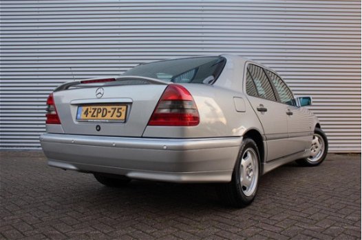 Mercedes-Benz C-klasse - 180 / SLECHTS 141.001KM / AUT. / AIRCO / CRUISE / PDC - 1