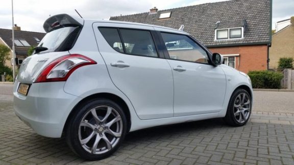 Suzuki Swift - 1.2 Comfort EASSS 5 Deurs Airco parelmoer wit 5 deurs airco lm velgen - 1