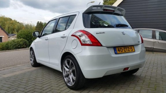 Suzuki Swift - 1.2 Comfort EASSS 5 Deurs Airco parelmoer wit 5 deurs airco lm velgen - 1