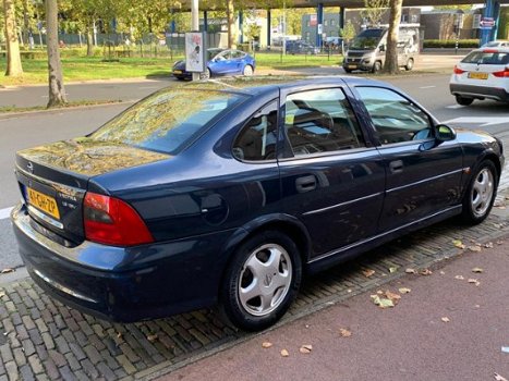 Opel Vectra - 1.6-16V Business Edition CLIMA EL RAM LAGE KM NAP 1JR APK - 1