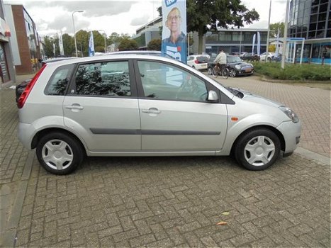 Ford Fiesta - 1.6 16V 5DR GHIA AUTOMAAT - 1