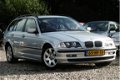 BMW 3-serie Touring - 320i *ZEER NETJES* NAVI/LEER/CRUISE/APK 10-2020 - 1 - Thumbnail
