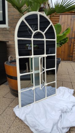 Uniek brocante gietijzeren kerkraam met “greysmoke” spiegels. - Afbeelding 2