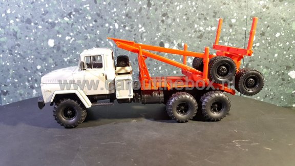 Kraz 260L hout transporter 1:43 SpecialC - 1