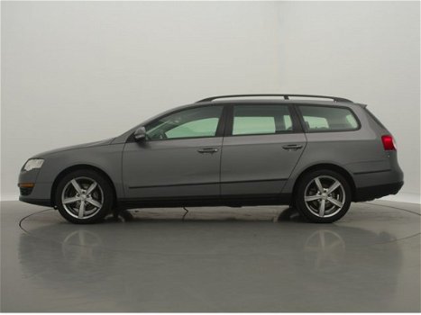 Volkswagen Passat Variant - 2.0 TDI Trendline / AIRCO / CRUISE CTR. / AUDIO / PDC / LMV / TREKHAAK / - 1