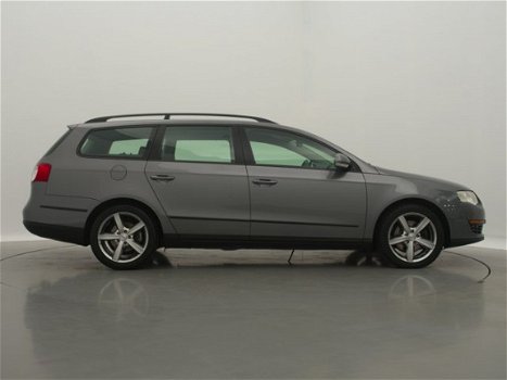 Volkswagen Passat Variant - 2.0 TDI Trendline / AIRCO / CRUISE CTR. / AUDIO / PDC / LMV / TREKHAAK / - 1