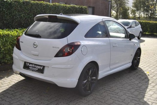 Opel Corsa - 1.4-16V opc line , limited edition panorama dak, navigatie, airco - 1