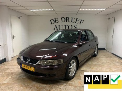 Opel Vectra - 1.6-16V Sport Edition II ZONDAG ' s open van 12-tot 17 uur - 1