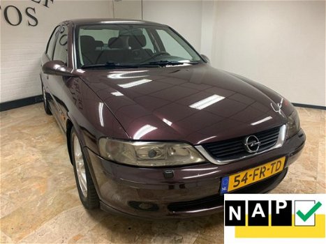 Opel Vectra - 1.6-16V Sport Edition II ZONDAG ' s open van 12-tot 17 uur - 1