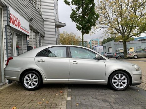 Toyota Avensis - 1.8 VVTi Luna - 1