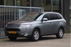 Mitsubishi Outlander - 2.0 Intense - All in prijs | trekhaak | navi | pdc achter