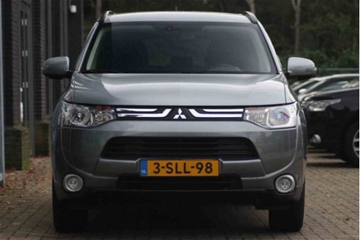 Mitsubishi Outlander - 2.0 Intense - All in prijs | trekhaak | navi | pdc achter - 1