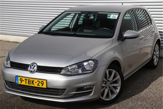 Volkswagen Golf - 1.2 TSI 105pk DSG Highline Navigatie 17'' LMV PDC 159 - 1