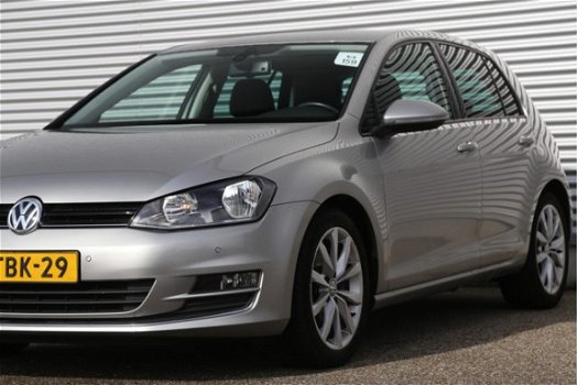 Volkswagen Golf - 1.2 TSI 105pk DSG Highline Navigatie 17'' LMV PDC 159 - 1