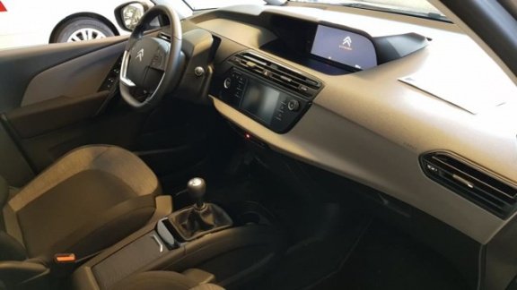 Citroën C4 Picasso - 1.2 PureTech Shine Nieuwe wagen met Navigatie, LMV & Metallique lak - 1