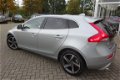 Volvo V40 - T3 R-DESIGN, Navigatie, Trekhaak, Panoramadak NOVEMBER AANBIEDI - 1 - Thumbnail