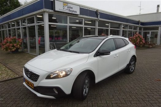 Volvo V40 Cross Country - T4 Trekhaak, Panoramadak, Telefoon - 1