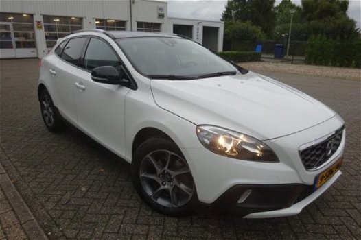 Volvo V40 Cross Country - T4 Trekhaak, Panoramadak, Telefoon - 1