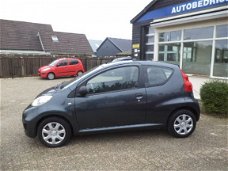 Peugeot 107 - 1.0-12V XR ABS/STUURBEKRACHTIGING/NL AUTO/LAGE KM. STAND APK 14-06-2020 / DEALER ONDER