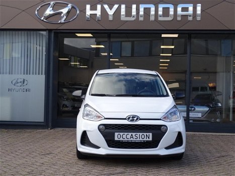 Hyundai i10 - 1.0i i-Motion * AIRCO / NAVIGATIE - 1