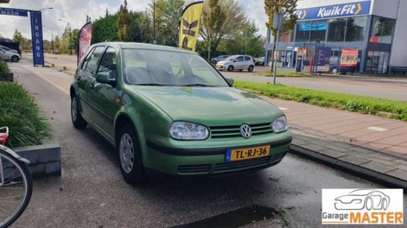 Volkswagen Golf - 1.6 - 1