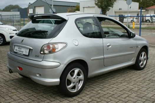 Peugeot 206 - 1.6-16V Quiksilver - 1