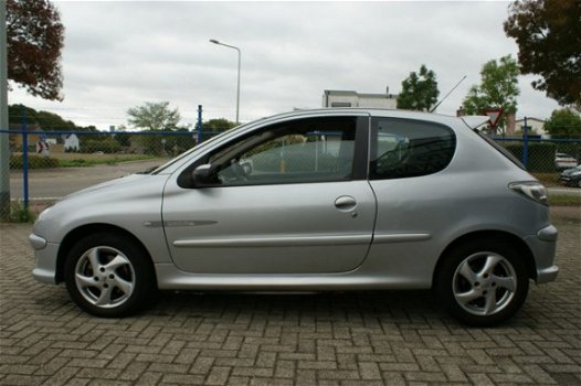 Peugeot 206 - 1.6-16V Quiksilver - 1