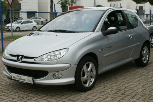 Peugeot 206 - 1.6-16V Quiksilver - 1