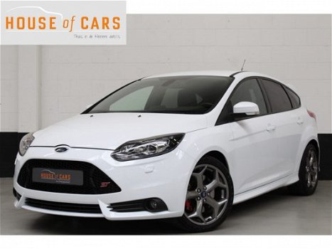 Ford Focus - 2.0 250pk EcoBoost ST-3 |camera|parkeersensoren|stoelverwarming|navigatie|telefoon| - 1