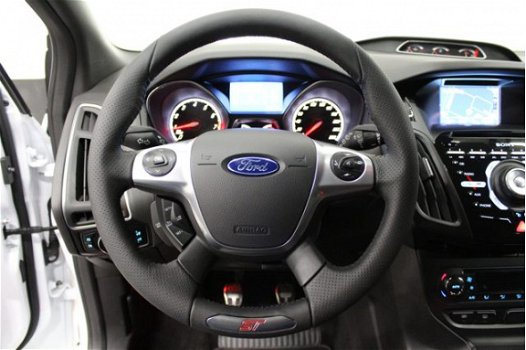 Ford Focus - 2.0 250pk EcoBoost ST-3 |camera|parkeersensoren|stoelverwarming|navigatie|telefoon| - 1